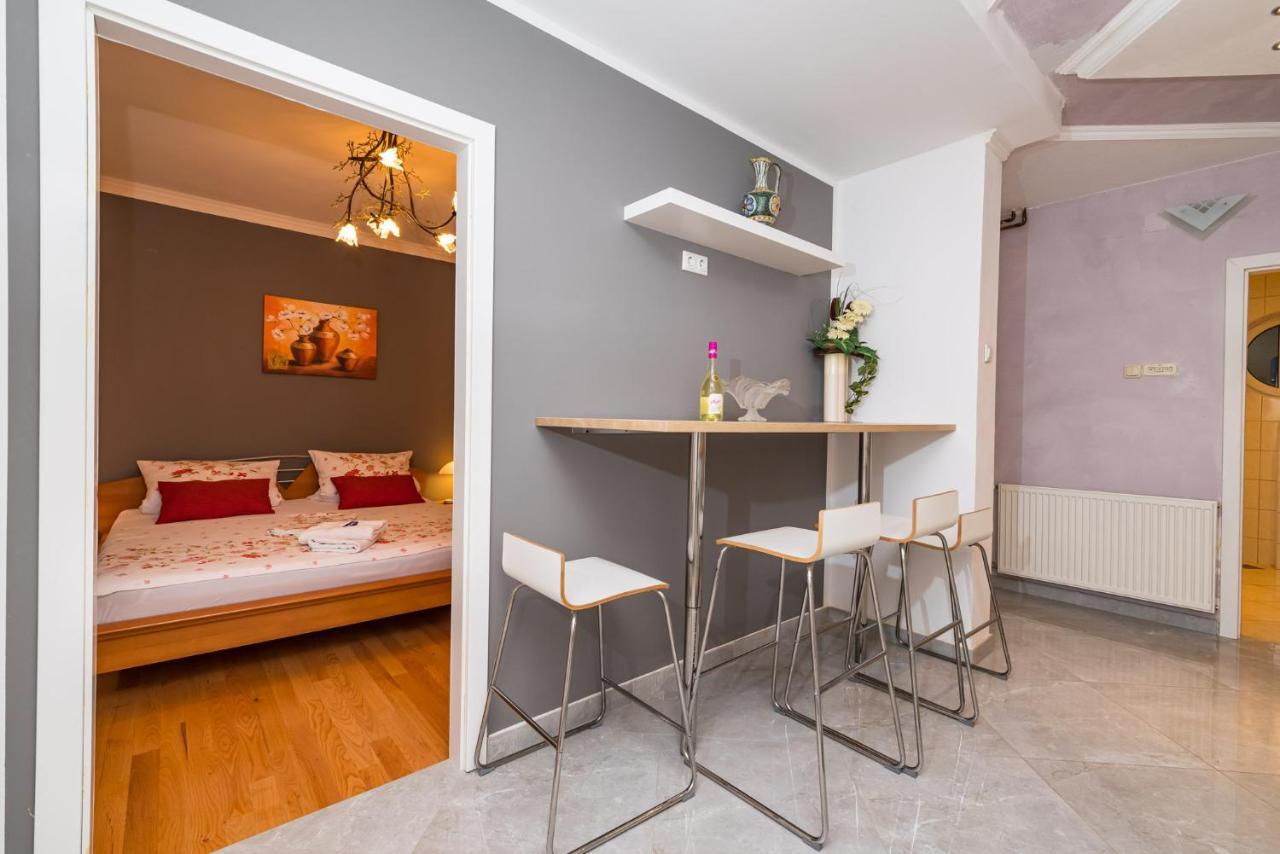Silver Apartment