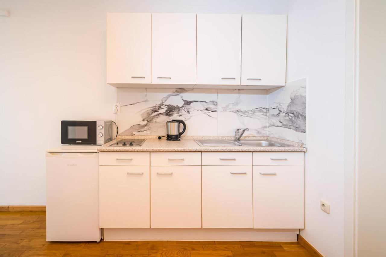 Silver Apartment *