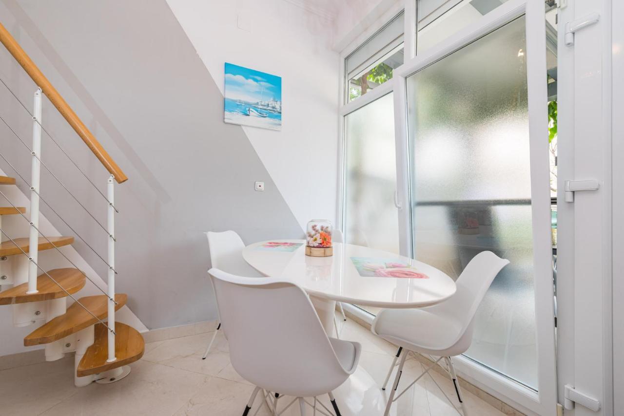 Silver Apartment *