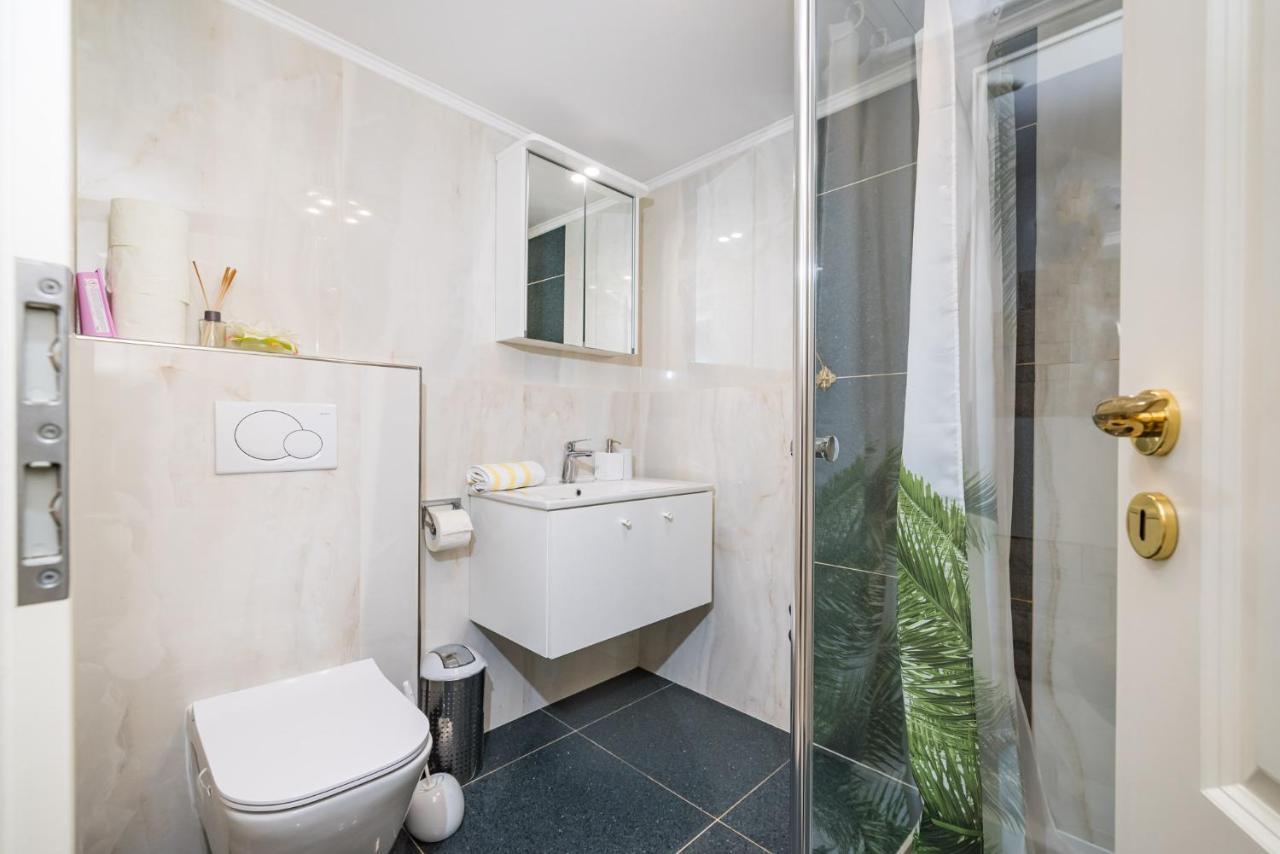 Silver Apartment *